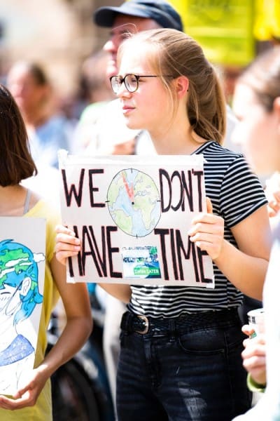international parental kidnapping girl with "we don't have time" sign